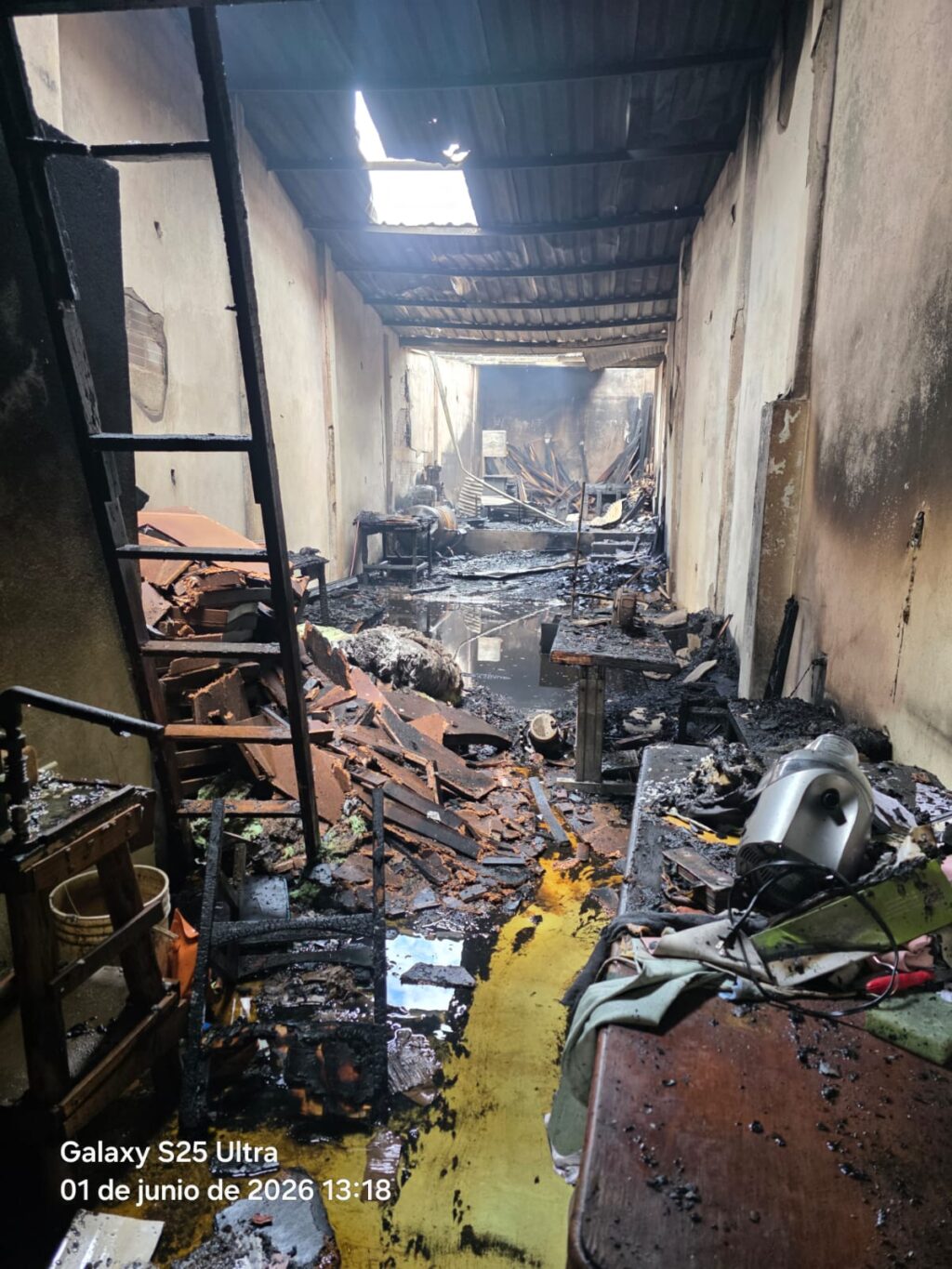 Hombre muere atrapado en incendio de carpintería en Bucaramanga