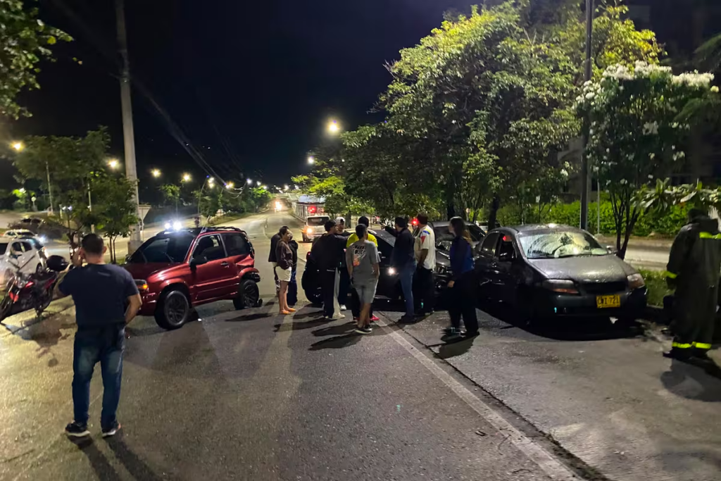 Cuatro carros chocan en autopista Floridablanca-Bucaramanga
