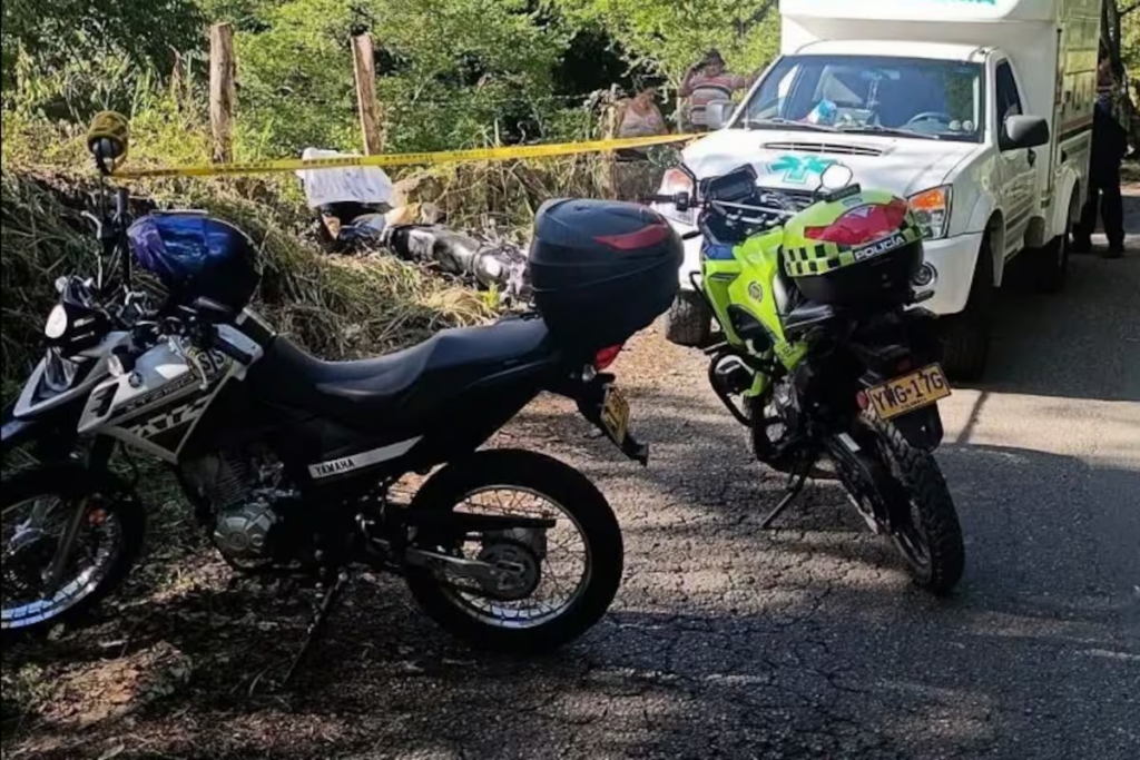 Motociclista fallece en colisión con camioneta en vía Socorro-Simacota.