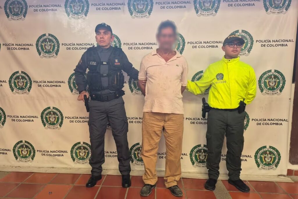 Capturan a hombre por brutal agresión a mujer en el rostro.