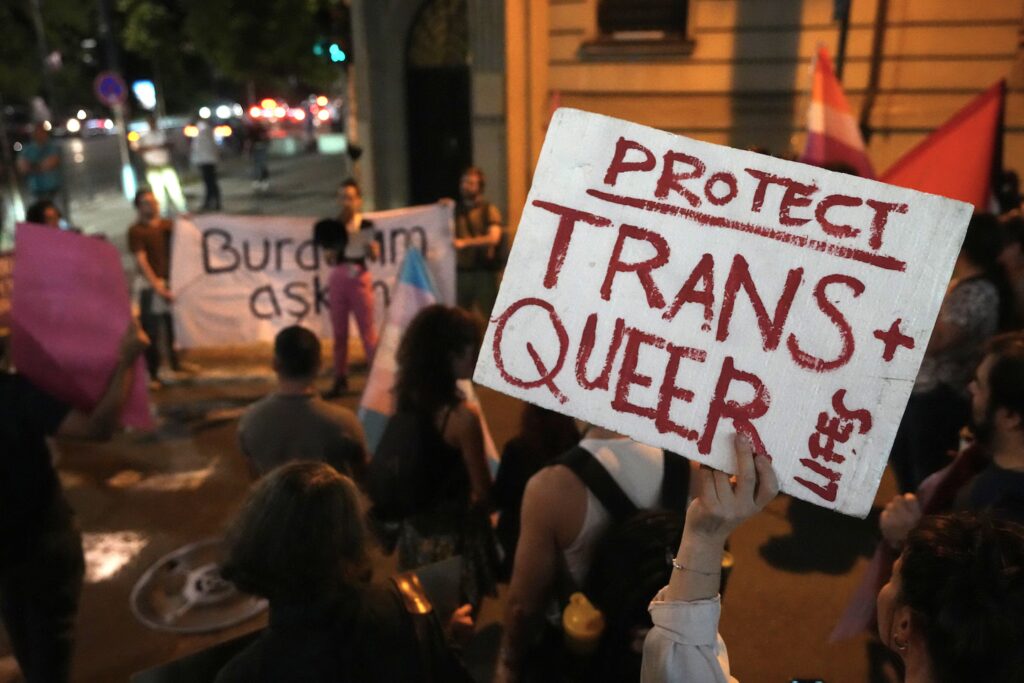Condena Internacional y Protestas por la Represión LGBT en Turquía
