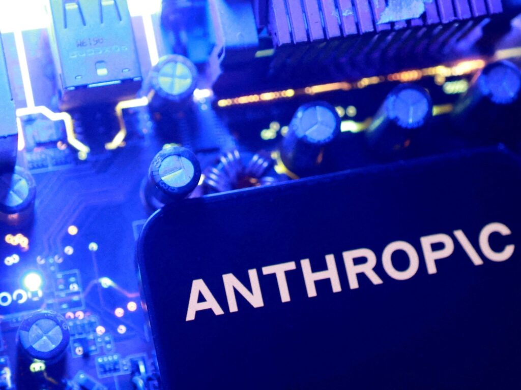 Exinvestigador de IA acusa a Anthropic y OpenAI de conocer riesgo mortal para la humanidad