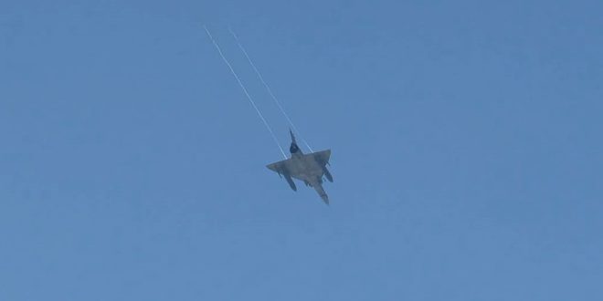 sobrevuelo-de-dos-aeronaves-militares-2-660x330.jpg