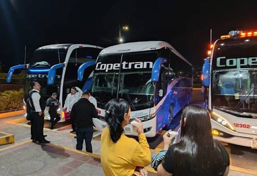 LOS-DOS-BUSES.jpg