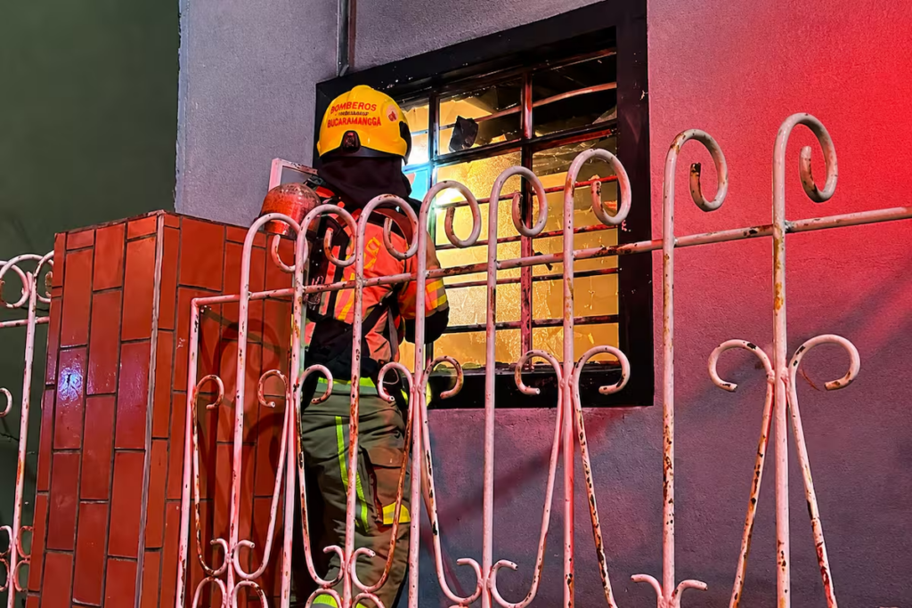 Tragedia en barrio La Joya: Dos niños y una mujer atrapados en incendio.